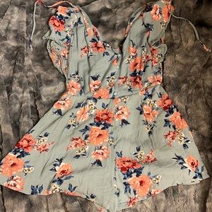 ✨4 for $15✨Floral romper